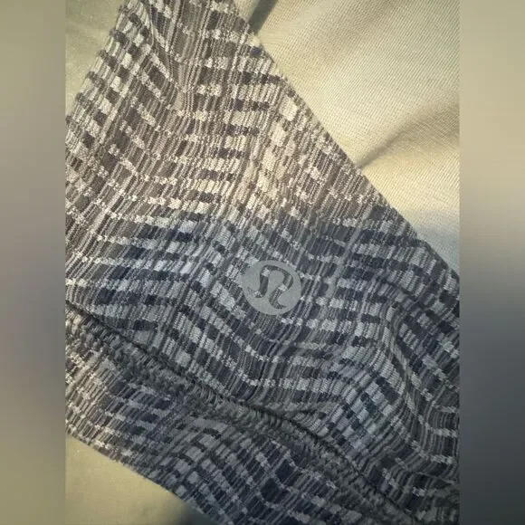 LULULEMON Energy Strappy Sports Bra Gray White Arrow Jacquard Silver Spoon 8 - Picture 9 of 10